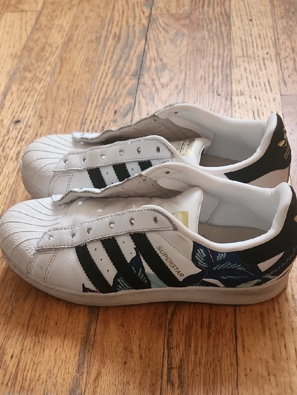 Adidas Superstar- Embroidered - Picture 4 of 9
